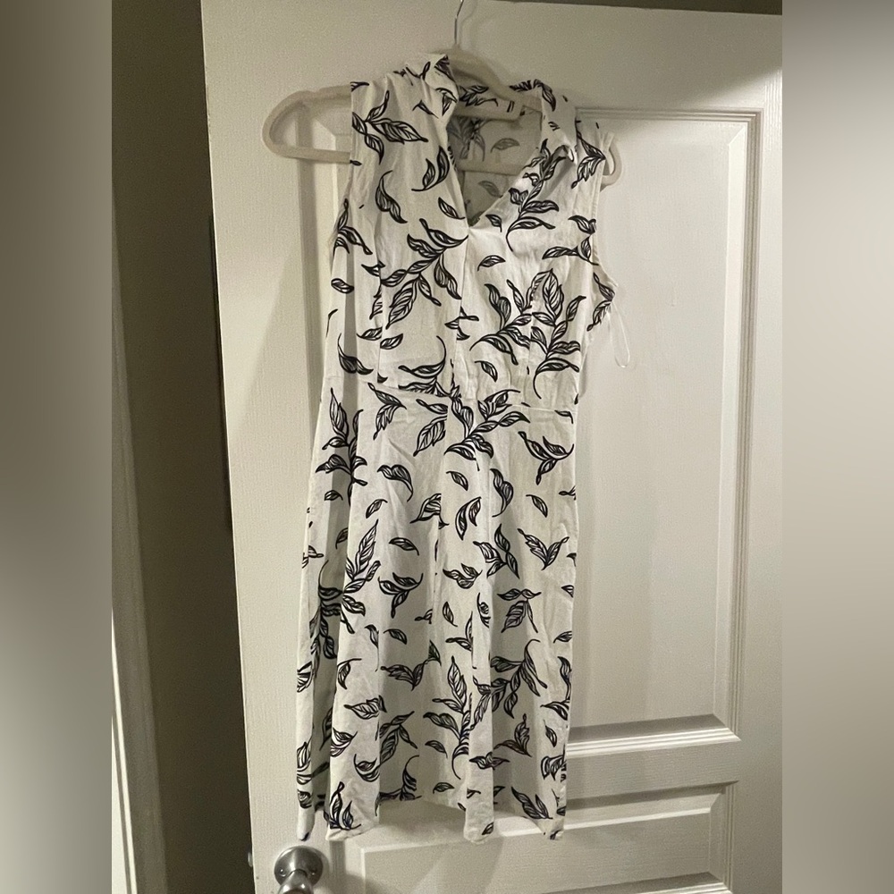 T Tahari Black and White Leaf Print Mini Dress